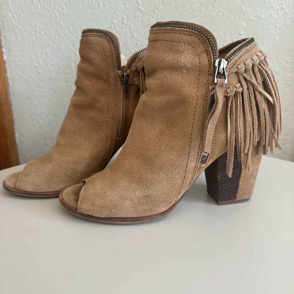 Dolce Vita Tan Suede Block Heel Fringe Booties 9
